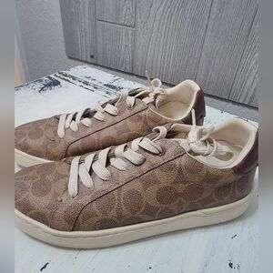 Coach High line Sneacker In Signature Canvas